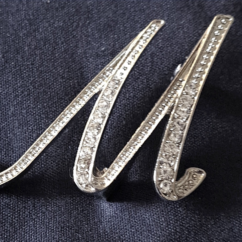 New Boutique Brooch ilver Rhinestone Script‎ Initial M Pin - Picture 5 of 6